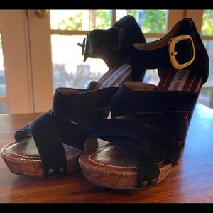Steve Madden Black Sude Sandals - Size 5.5M.